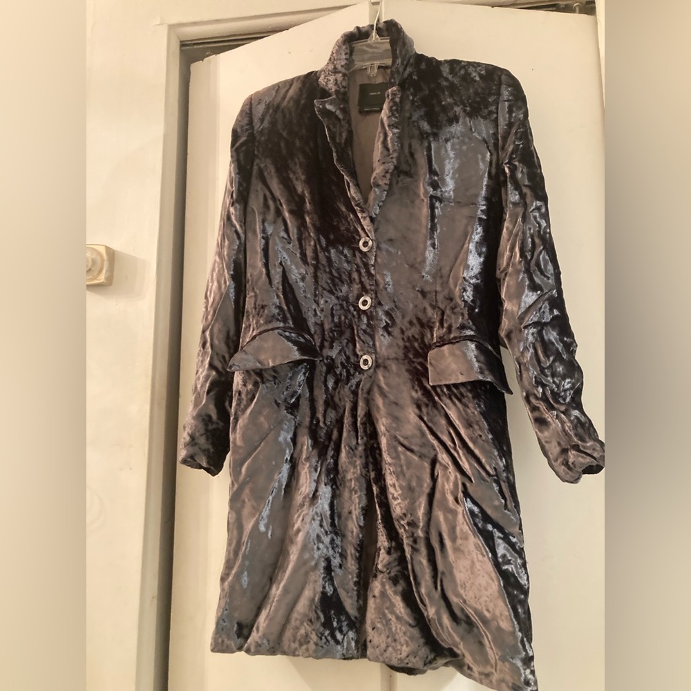 Identify crushed velvet long jacket blazer